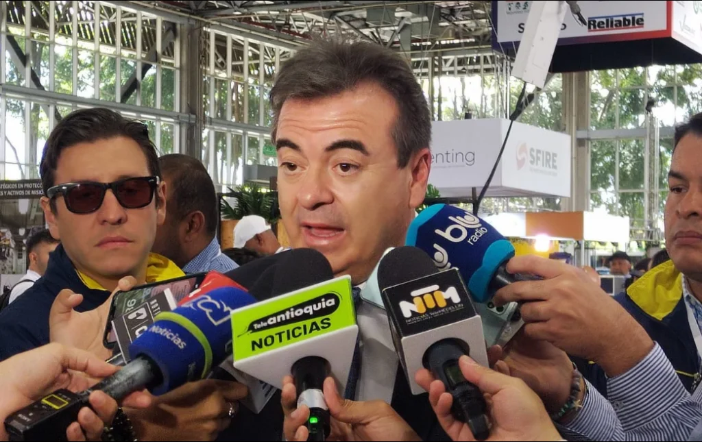 RCN Tv, Caracol Radio, Telemedellín, Teleantioquía, Hora13, Blu Radio, CM&